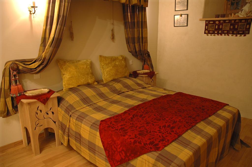 Bed and Breakfast Manoir De La Branche Maen Roch Exterior foto
