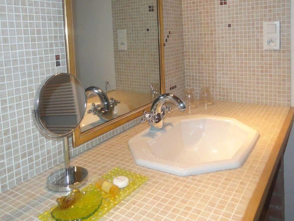Bed and Breakfast Manoir De La Branche Maen Roch Exterior foto